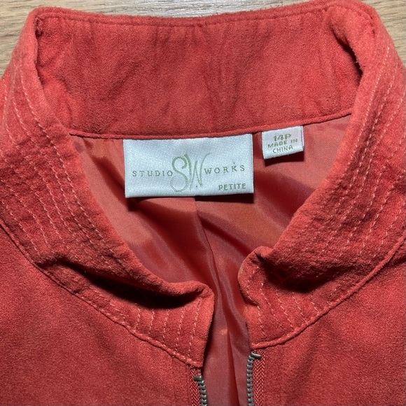 Studio Works Faux Suede Jacket Women’s Size 14P Red Long Sleeve Full Zip - Picture 3 of 6